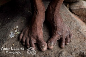 worker feet/ pies de trabajador